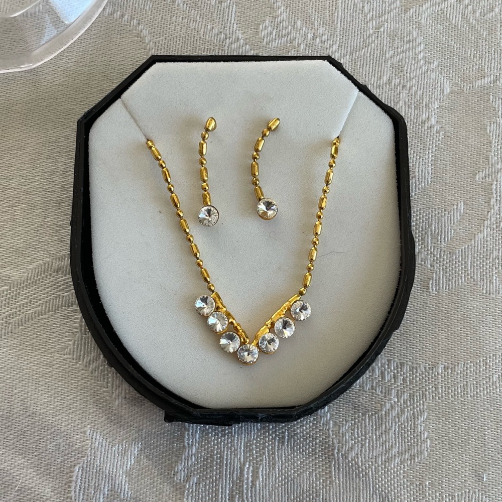 Costume jewelry necklace and earring set